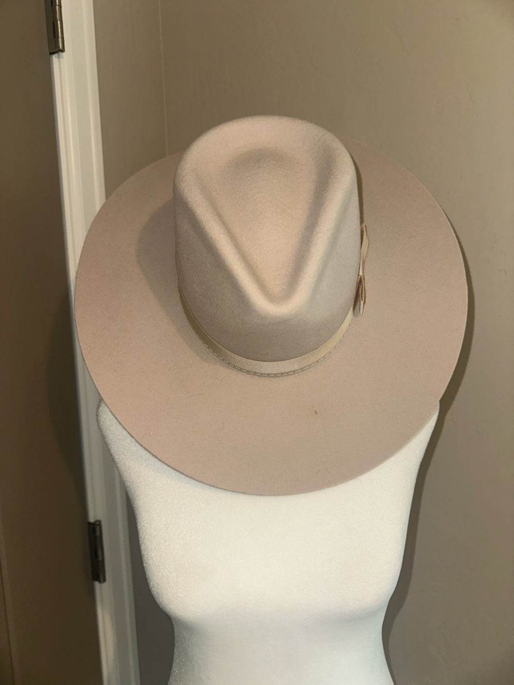 Twister Wide-Brim Felt Fedora in Soft Beige